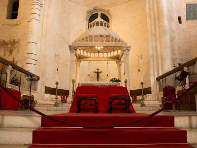 ...e il ciborio dell�altare